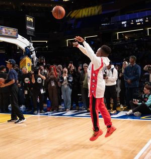 Russell Wilson Instagram - Future’s first @NBA All Star Weekend! One to Remember! #Grateful #NBAAllStar