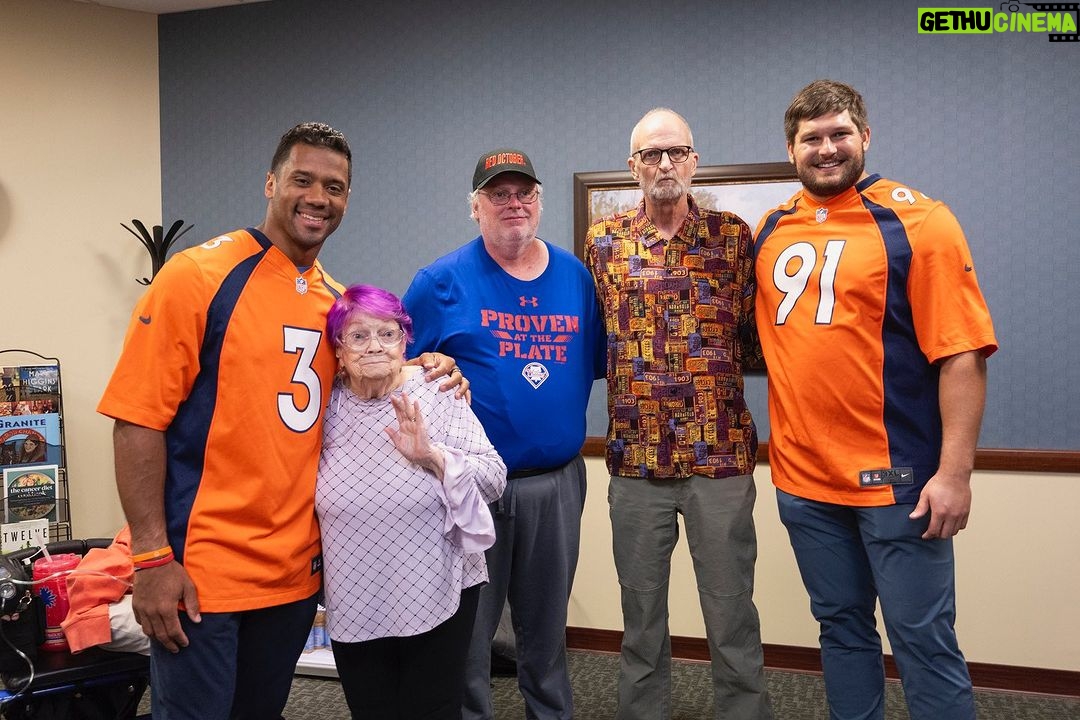 Russell Wilson Instagram - Incredibly Grateful to visit the amazing folks at @centurahealth with @mdhenningsen at St Anthony hospital today. Thank you for inspiring us and keep on fighting! πͺ @broncos @broncosofffield Denver, Colorado