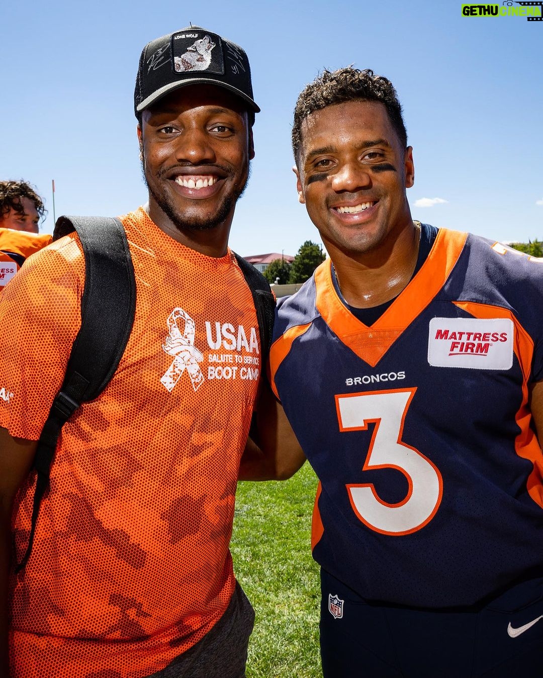 Russell Wilson Instagram - What an amazing time with the servicemen and women who made it to practice. So inspiring! Thank you to all who serve 🙏🏾