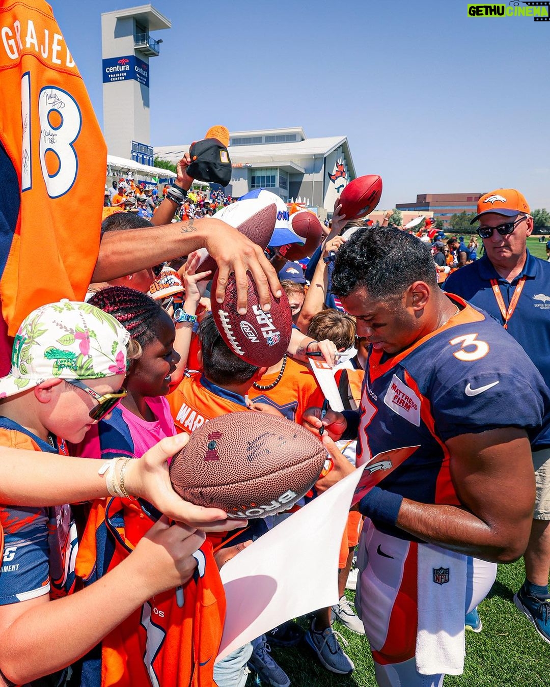 Russell Wilson Instagram - All love #BroncosCountry 🧡💙. See y’all 9/10! Go Broncos!!