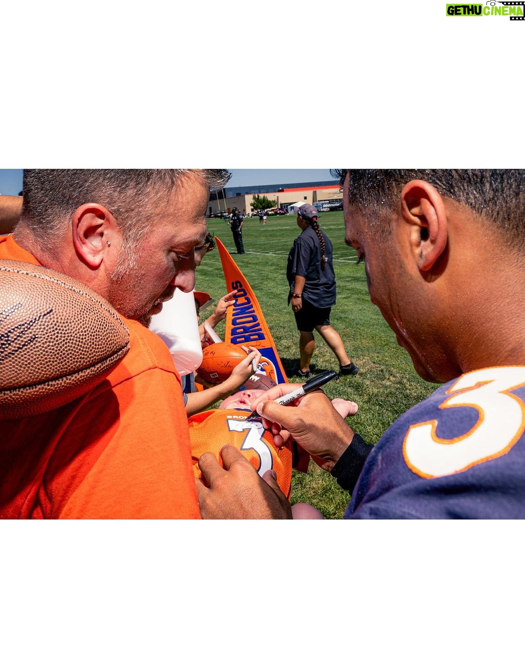 Russell Wilson Instagram - All love #BroncosCountry 🧡💙. See y’all 9/10! Go Broncos!!