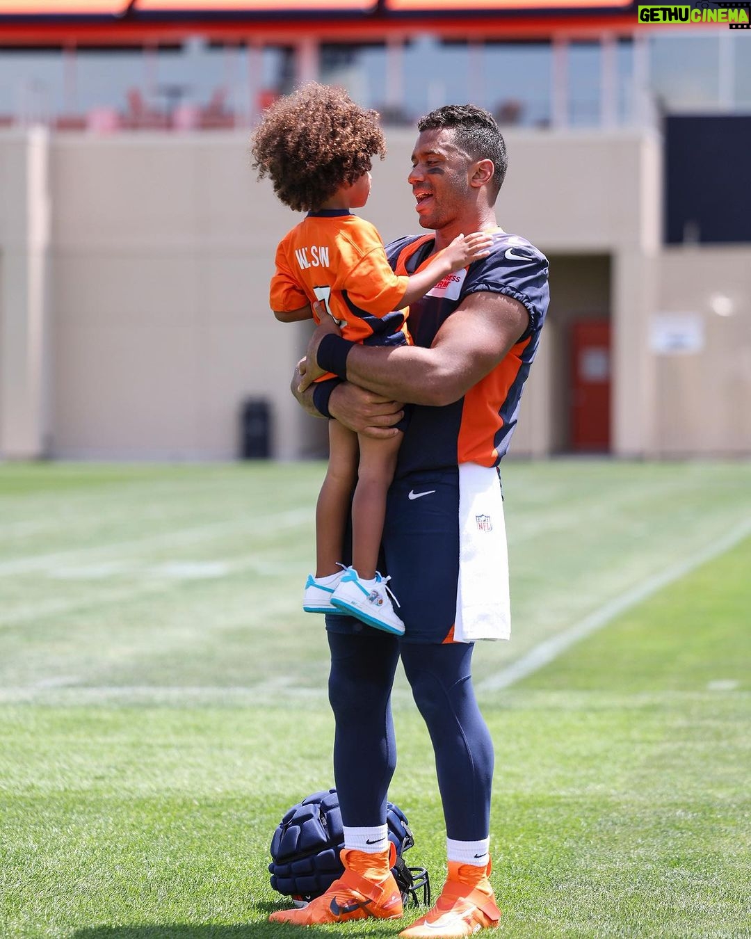 Russell Wilson Instagram - Grateful for every moment 🙏🏾