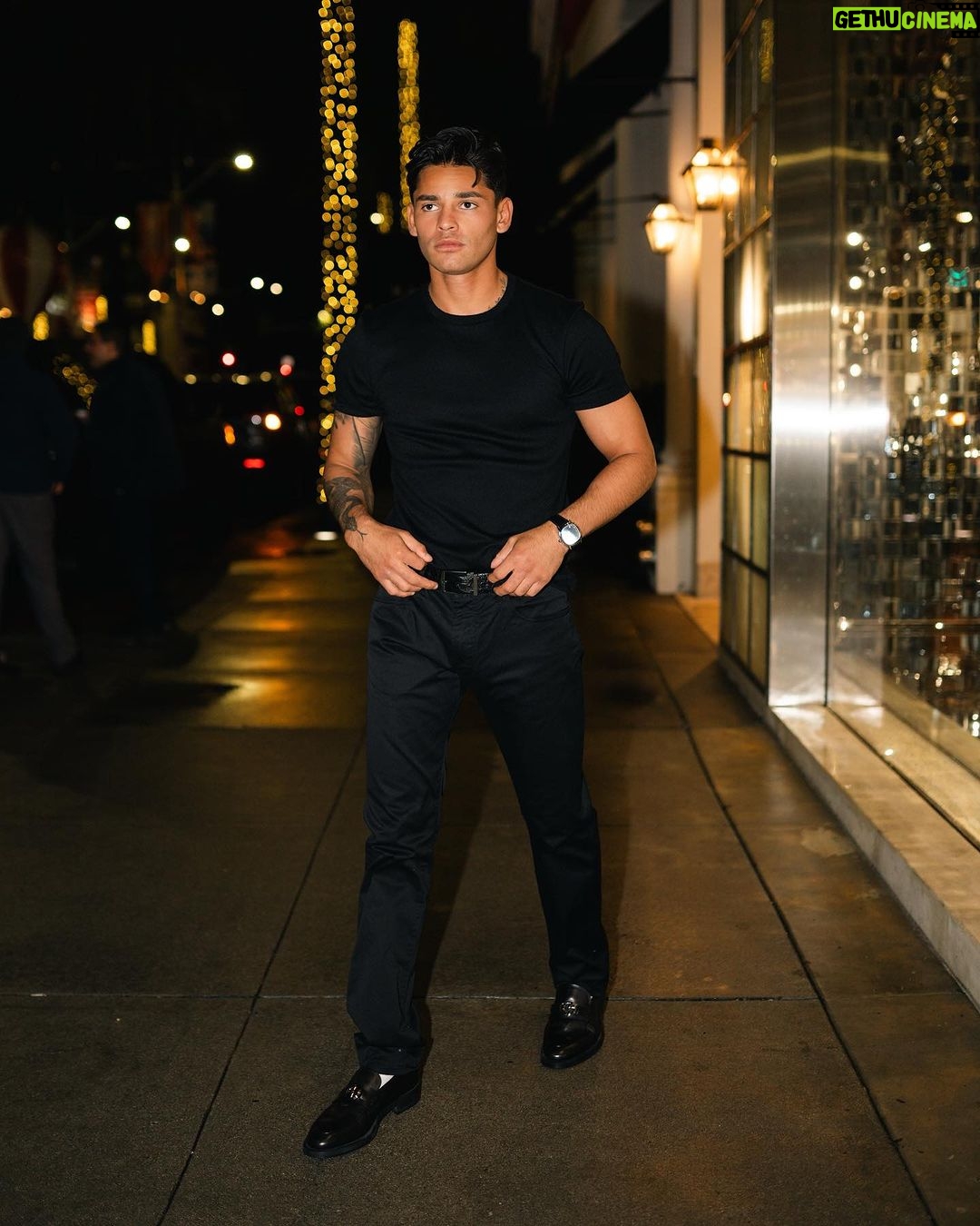 Ryan Garcia Instagram - Outfit of The Night ✨With one of my favorite Brands, I can relate with @giorgioarmani My favorite color is Blue as well 💙Also Love the Watch collection. Cheers 🥂 #mensfashion #outfit #watch Beverly Hills, California