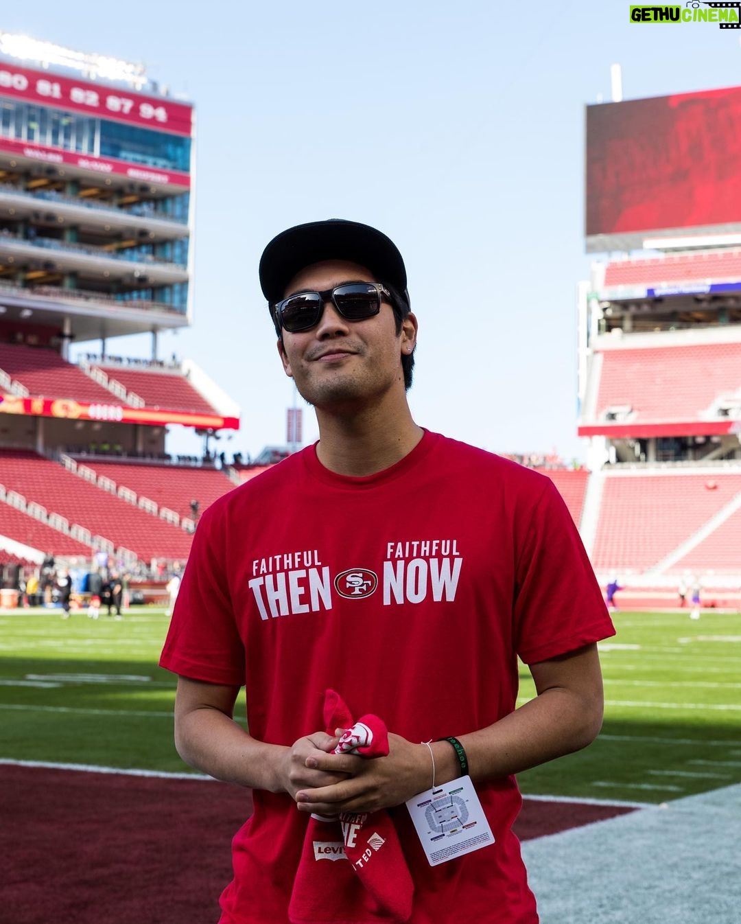 Ryan Higa - 193.7K Likes - Faithful then.. faithful now. #gametime🏈 #GLHF