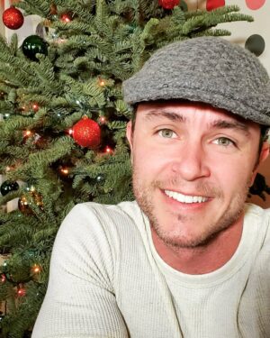 Ryan Kelley Instagram - Happy new year everyone! 2020's starting off with me too lazy to take down my tree! #2020 #happynewyear