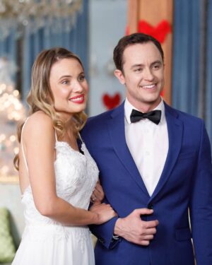 Ryan Kelley Instagram - One day until #ABeautyAndTheBeastChristmas on @iontelevision 🎄