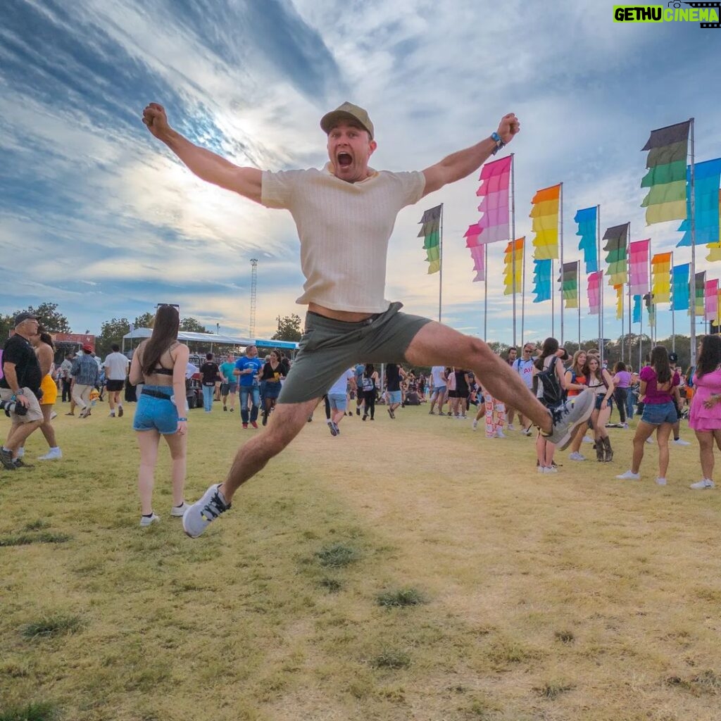 Ryan Kelley Instagram - Jumping through the weekend like... #TeamPixel #GiftFromGoogle #ACLFestival Austin City Limits Music Festival (ACL)