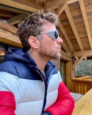 Ryan Phillippe Instagram - Quarantaine journee trois: contemplating muons, the new wobbly particle, quantum entanglement, and spooky action at a distance. Really into physics rn🤷‍♂️