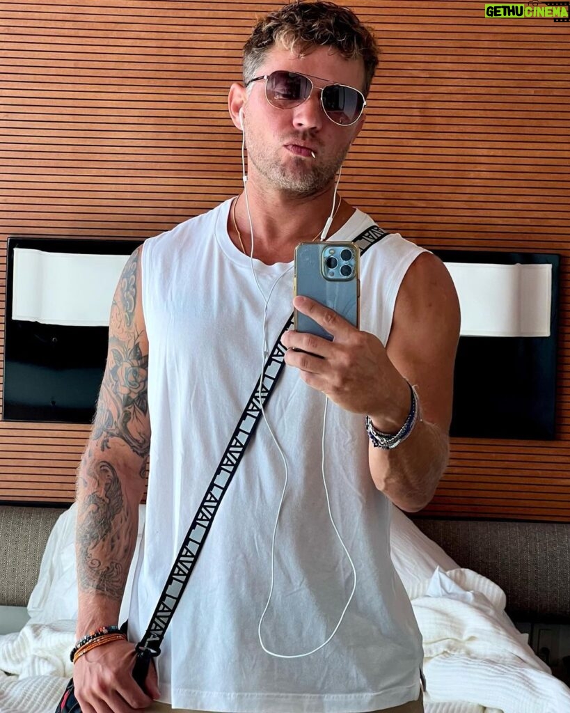 Ryan Phillippe Instagram - Officially the longest I’ve gone since I was a teen without some kind of nicotine or marijuana in my system(among other things…)Feeling thankful for the freedom that comes with breaking addictions. 🙏
