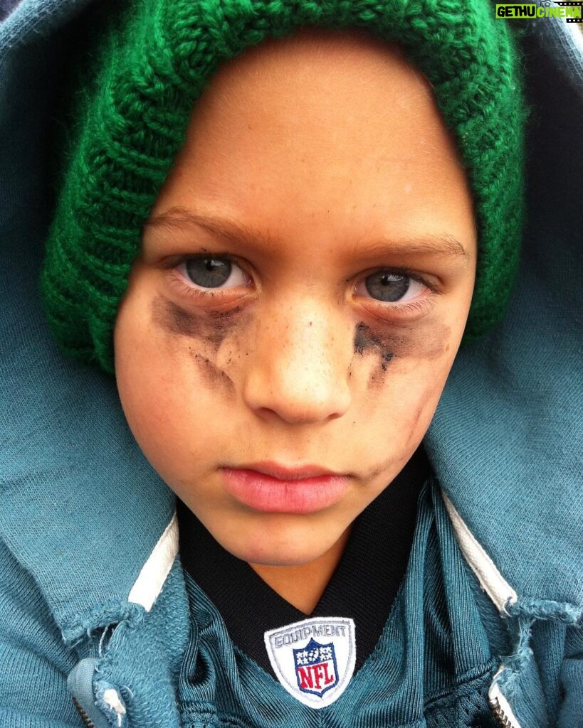 Ryan Phillippe Instagram - oh yeah, @philadelphiaeagles , get the win for my boy’s birthday today!! #FlyEaglesFly