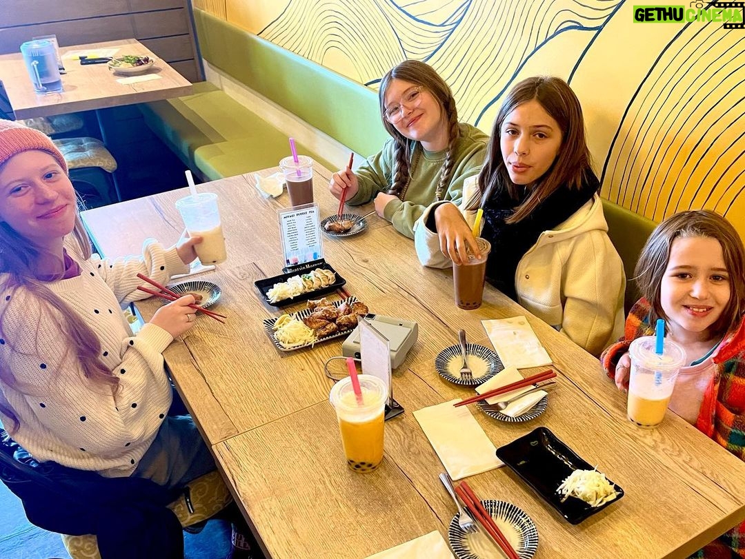 Ryan Phillippe Instagram - Had the BEST Thanksgiving wknd w these lil beauties. Sawyer, Ever, Kai & Isla. Pizza was had, Elf was watched, Young Sheldon was binged(along w teen romance anime). Boba was had, boardwalk shopping, cooking of pancakes was attempted, and we found some fake snow. + the eagles beat buffalo in OT and moved to 10-1, but I think that only mattered to me.😊