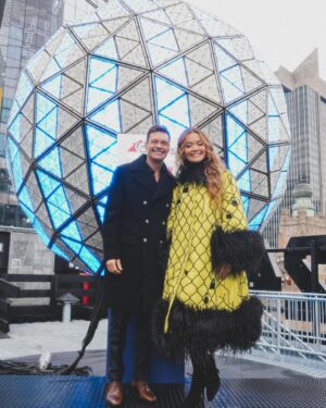 Ryan Seacrest Instagram - Having a ball as we get ready to drop it 🪩  Don’t miss the party on New Year’s Eve at 8/7c on @abcnetwork! #RockinEve