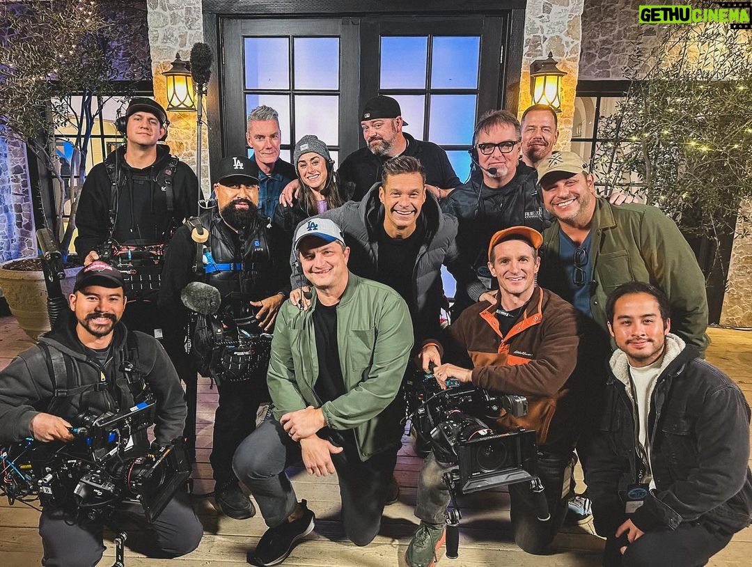 Ryan Seacrest Instagram - The #AmericanIdol crew is some of the best to ever do it, with many of them being here since day 1. They work hard to make dreams come true and capture every tearjerking moment, and I wanted to take a moment to say thank you to all the people behind the scenes of this amazing show. Cheers to another incredible season!