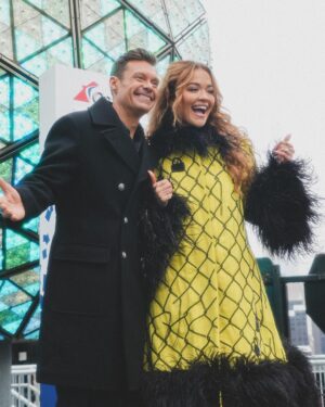 Ryan Seacrest Instagram - Having a ball as we get ready to drop it 🪩  Don’t miss the party on New Year’s Eve at 8/7c on @abcnetwork! #RockinEve