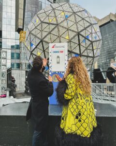 Ryan Seacrest Instagram - Having a ball as we get ready to drop it 🪩 Don’t miss the party on New Year’s Eve at 8/7c on @abcnetwork! #RockinEve Times Square, New York City