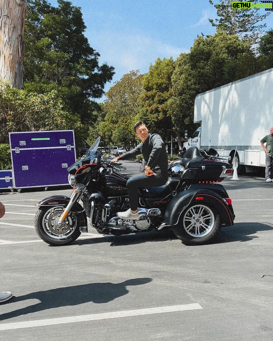 Ryan Seacrest Instagram - Could I pull off @katyperry’s dad’s trike? I think it would be a subtle addition… #AmericanIdol’s new season is in full throttle, a new episode airs in 1 HOUR