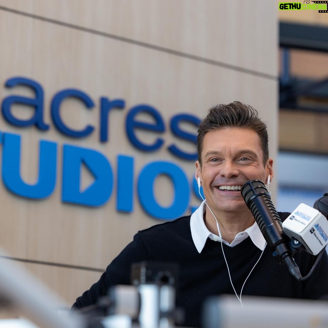 Ryan Seacrest Instagram - Handing over the keys to my new friends at @primarychildrens in SLC, a space where they’ll be able to create, connect, and discover. You’re on the air! Thanks to the entire hospital team, the patients and families in attendance, and our special guests - Miles Teller, @andygrammer, @zacharylevi. We couldn’t have done it without you! Intermountain Primary Children's Hospital