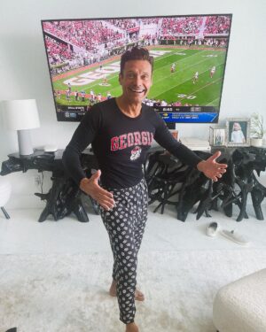 Ryan Seacrest Instagram - Oops… think my uniform shrank since last season #godawgs🏈