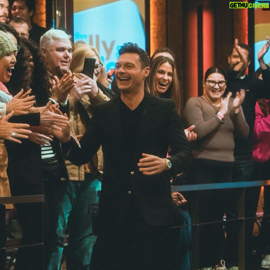 Ryan Seacrest Instagram - A New York minute. It was great to be back at @goodmorningamerica and @livekellyandmark to talk about the exciting next season of #Idol Don’t miss the #AmericanIdol premiere this Sunday 8/7c on ABC, stream on Hulu
