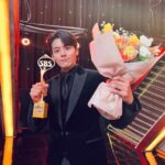 Ryeoun Instagram - 뜻깊은 상 주셔서 감사합니다. 더 열심히 하라는 뜻으로 알고 2023년도 화이팅 하겠습니다. 새해복 많이 받으세요. 다시한번 감사드립니다.