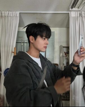 Ryeoun Instagram - 첫사랑 기억조작단 기타리스트 하은결 입니당