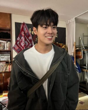Ryeoun Instagram - 첫사랑 기억조작단 기타리스트 하은결 입니당