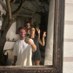 Rym Renom Instagram - Friends, laughter, sea, a bit of guitar, and a lot of fun. @villa_deeksha_bali 🤍 Uluwatu, Bali, Indonesia