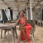 Rym Renom Instagram - Je suis venu découvrir cette magnifique île et cet hôtel qui est très beau et bien placé @indianakenanga 🤍 Merci pour l’accueil, un séjour inoubliable con mis amores 👯‍♀️ #collaborationnonrémunérée Nusa Lembongan