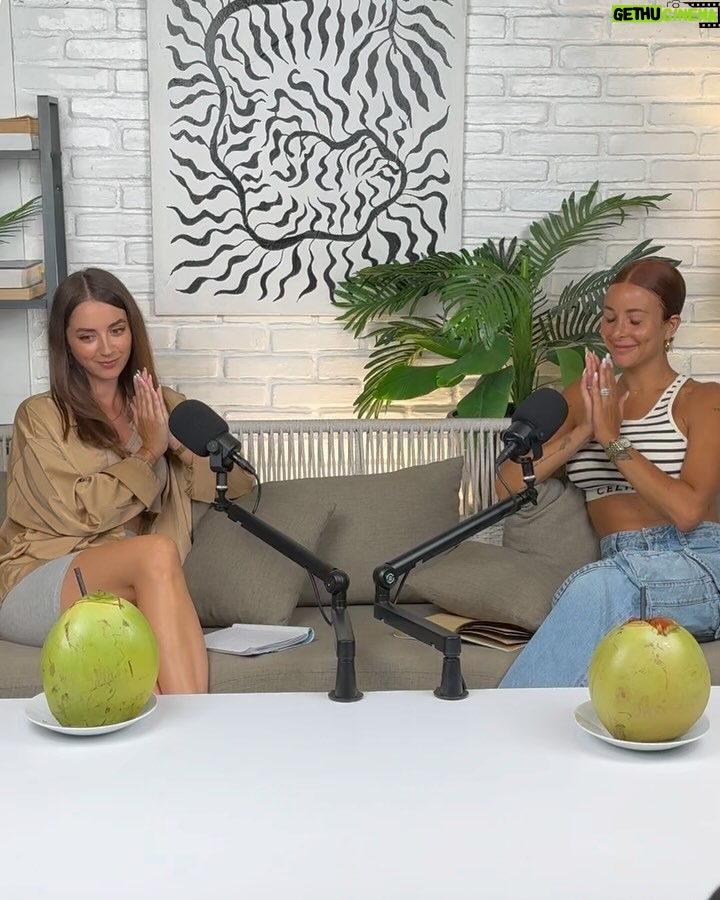 Rym Renom Instagram - Bienvenu chez …RYM EN PAROLE. 🌙 Tellement contente de commencer ce projet qui me tient à cœur. Je commencerai à publier des petites vidéos sur mon feed pour que nous puissions discuter ensemble. Si je peux également vous aider de quelque manière que ce soit et si ce projet vous plaît, pourquoi ne pas le transformer un jour en podcast ou même sur YouTube ? Mais pour le moment, le fait de pouvoir le faire ici me rend heureuse. Nous aborderons plusieurs sujets tels que la confiance en soi, la spiritualité, l’éveil de soi et pleins d’autres idées avenir. Ça arrive bientôt. 🤍
