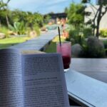 Rym Renom Instagram - La reprise du sport !!! J’avais hâte de commencer une bonne routine sportive , puis ensuite je lis un peu. Ce livre me plaît beaucoup, il m’aide à comprendre beaucoup de choses et me donne envie de continuer à écrire pour mon prochain livre.📕 Appréciez-vous la lecture? Quel livre avez-vous entre les mains en ce moment? Je vous lis 🤍 Bali, Indonesia