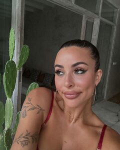 Rym Renom Instagram - Ce soir , maman est de sortie 🌹 Bali, Indonesia