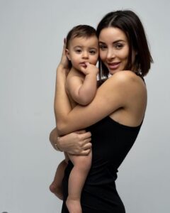 Rym Renom Instagram - Joyeux anniversaire à l’amour de ma vie, ma petite jumelle, ma guerrière depuis le premier jour où tu es venue au monde. Tu es toute ma vie, et je te remercie pour tout l’amour que tu me donnes.Ta maman est toujours là près de toi, pour la vie🤍 Bali, Indonesia