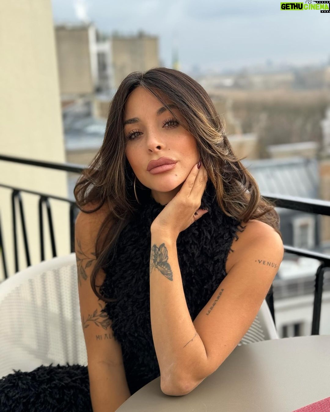 Rym Renom Instagram - 🖤 Hotel Villa Marquis