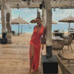 Rym Renom Instagram - Je suis venu découvrir cette magnifique île et cet hôtel qui est très beau et bien placé @indianakenanga 🤍 Merci pour l’accueil, un séjour inoubliable con mis amores 👯‍♀️ #collaborationnonrémunérée Nusa Lembongan