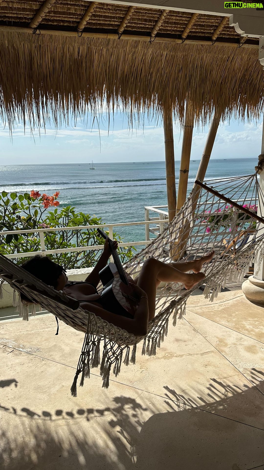 Rym Renom Instagram - Etre en paix avec soi-même est le plus sûr moyen de commencer à l’être avec les autres 💕 Uluwatu, Bali, Indonesia