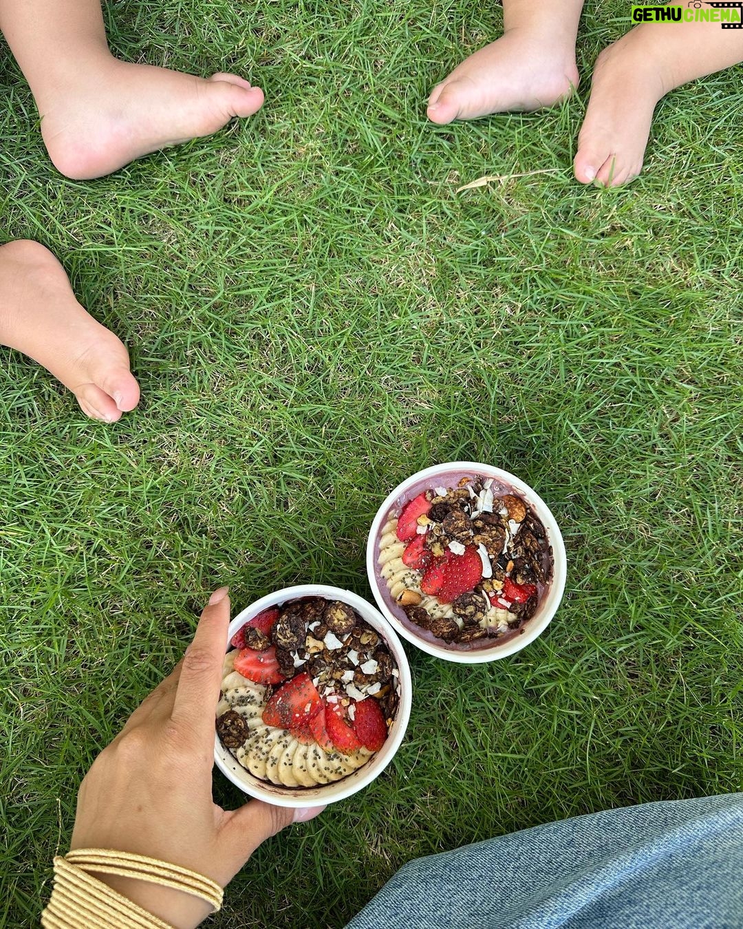 Rym Renom Instagram - Como en casa 🤍 Journée entre filles, jardin , glace , soleil…💕