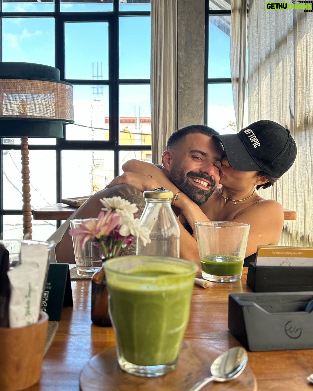 Rym Renom Instagram - Part of my life in Bali 💕 - L'idée sur du long terme ici, est de réduire la reproduction des chiens sur l'île et donc les cas d'errance et de maladies Si vous êtes de passage à Bali, n'hésitez pas à les DM et y faire un tour, l'équipe locale qui gère l'asso sera ravie de vous accueillir et de vous présenter les chiens qui attendent de trouver une famille @littlestepsmatter 💕 Bali, Indonesia