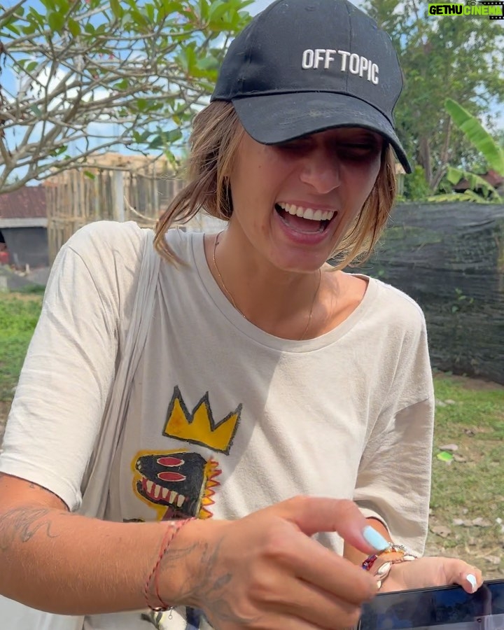 Rym Renom Instagram - Part of my life in Bali 💕 - L'idée sur du long terme ici, est de réduire la reproduction des chiens sur l'île et donc les cas d'errance et de maladies Si vous êtes de passage à Bali, n'hésitez pas à les DM et y faire un tour, l'équipe locale qui gère l'asso sera ravie de vous accueillir et de vous présenter les chiens qui attendent de trouver une famille @littlestepsmatter 💕 Bali, Indonesia