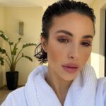 Rym Renom Instagram - 💕ALERT💕 Découvrez votre nouveau rendez-vous du mercredi à 18h30, ma série de mini-vlogs !HOLA RYM!💘 Je suis trop contente de pouvoir partager tout ça avec vous, j’espère que ça vous plaira ! N’hésitez pas à me donner votre avis en commentaire 💬🫶🏼 Cette semaine découvrez la première partie de mon voyage au Maroc avec mon agent Julia 🇲🇦 Fairmont Tazi Palace Tangier