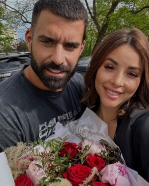 Rym Renom Instagram - Merci à tous pour vos messages d’anniversaire !!! Je suis heureuse d’avoir les gens que j’aime à mes côtés 🤍