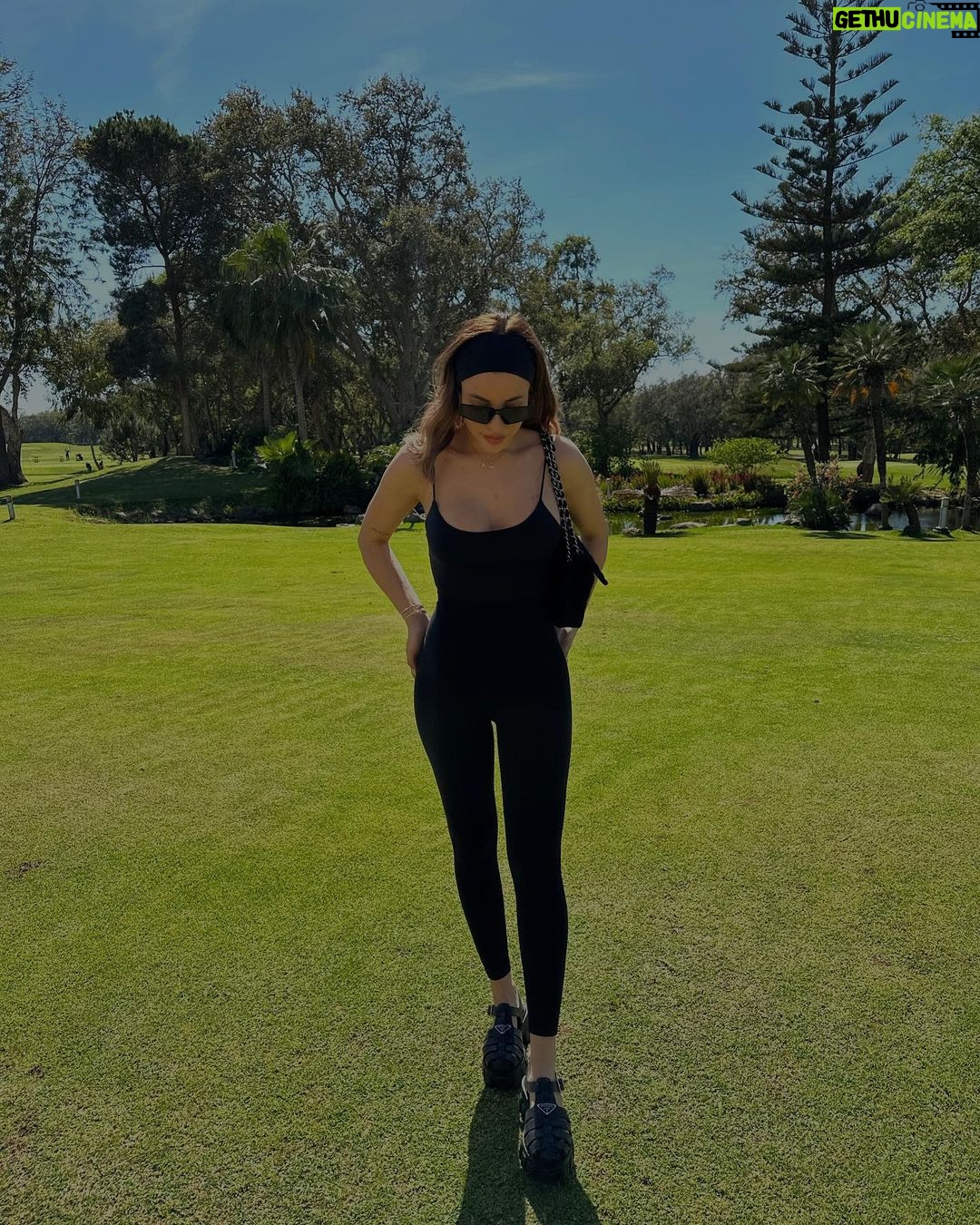 Rym Renom Instagram - Aujourd’hui il a fait trop beau à Rabat ! J’ai passé un moment incroyable avec ma famille et mes amis 🇲🇦 Royal Golf Dar Es Salam