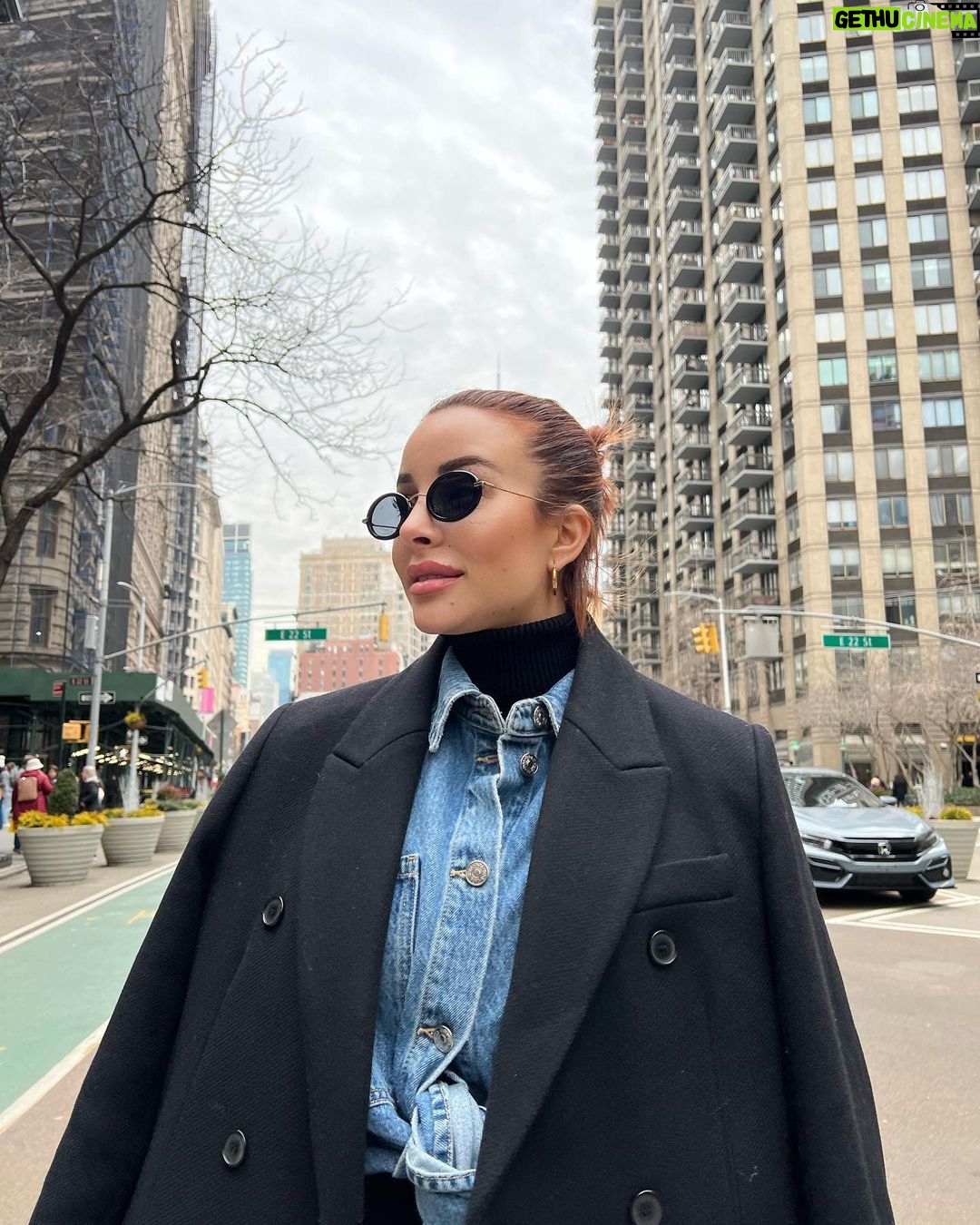 Rym Renom Instagram - Combien sur /10 pour ce look ? 🏙🍎 New York City