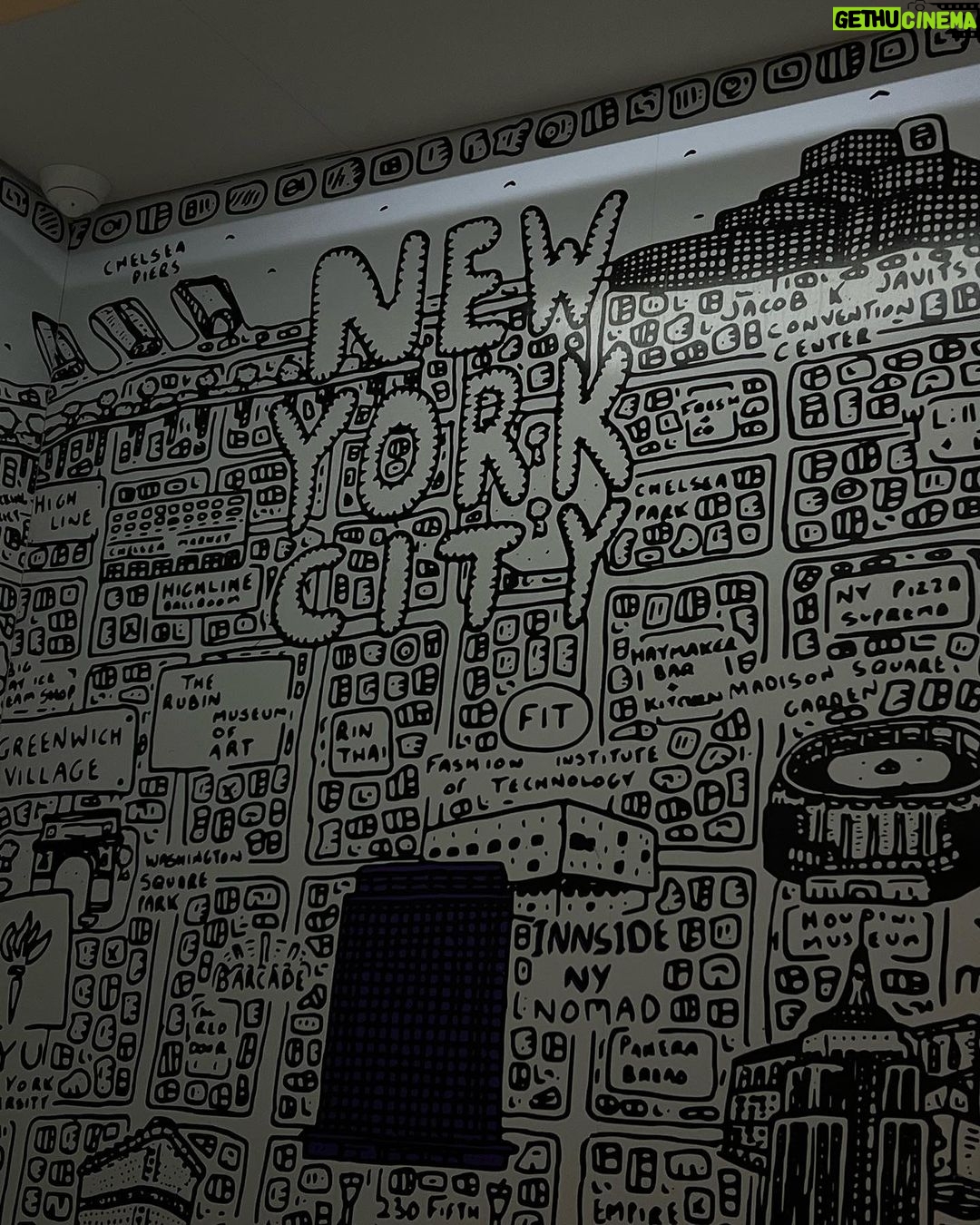 Rym Renom Instagram - I ❤️ NY Mon séjour new-yorkais se poursuit, j’adore cette ville qui ne dort jamais ! Les gens sont tellement ouvert et gentil ici, ça fait beaucoup de bien. J’ai hâte de revenir en famille et en amoureux surtout ! Vous connaissez New York ? 💬 New York, New York