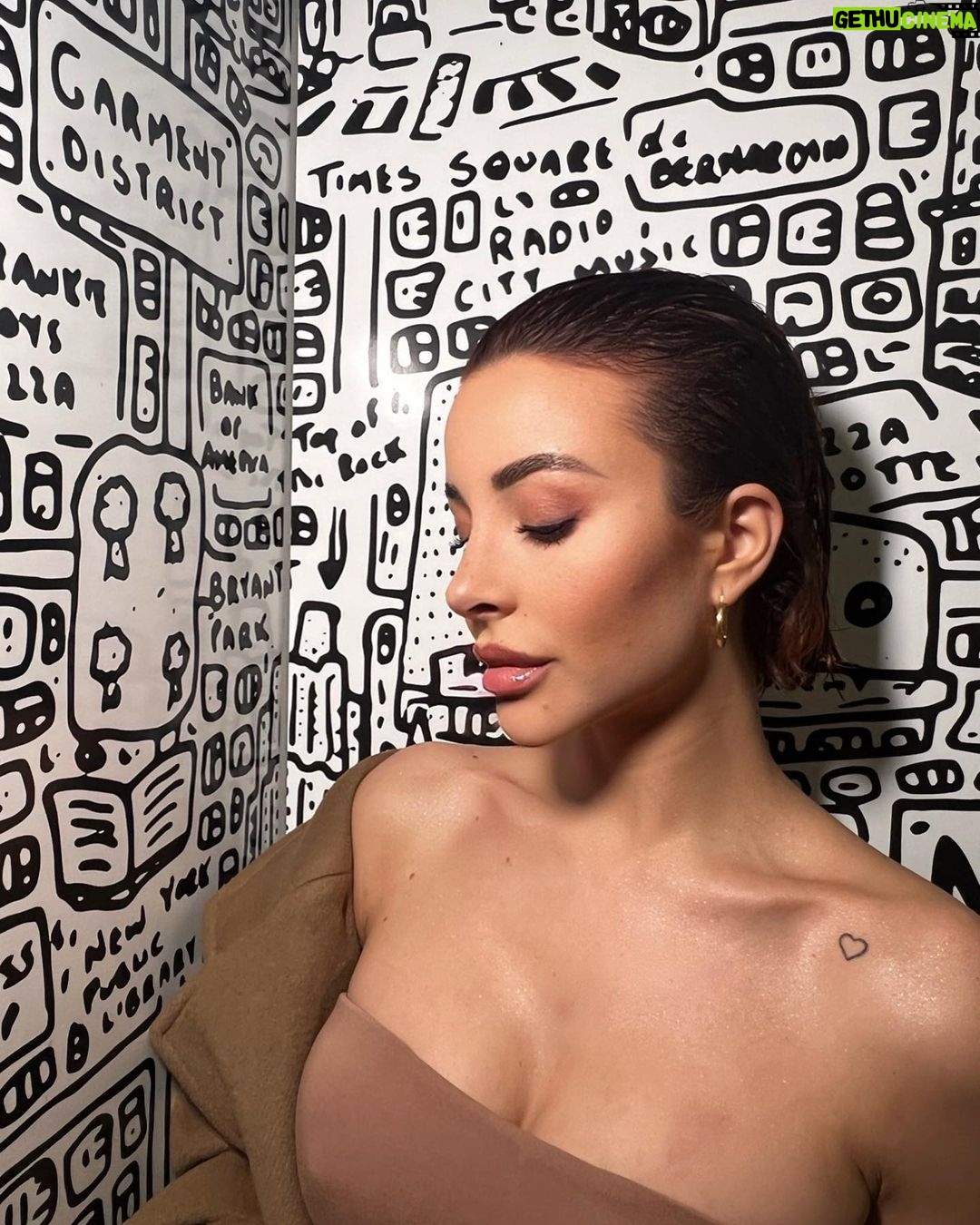 Rym Renom Instagram - I’m in the city 🍎❤️ New York, New York