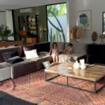 Rym Renom Instagram - Petit séjour avec les filles et des amis dans cette magnifique villa en plein cœur de Seminyak !  @balibullhouse @thetropicaldoorbali #collaborationnonrémunérée