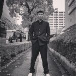 Ryoma Takeuchi Instagram - 29歳の誕生日を迎えました。 連絡をくれたみなさん　メッセージをくださったみなさんありがとうございます!嬉しいです。 最近取材などで二十代最後の抱負はなんですか⁉︎と聞かれて…あっもうすぐ30代なんだと実感してます。 今年は7月に六本木クラス、8月にあきらアキラ、 他が控えてます。 濃くそして簡単にはいかない一年になりそうだなという感じです。 自分にしか出来ない表現を追求し、より愚直にチームのみなさんと作品作りに励みたいと思います 29歳 宜しくお願いします❗️ 　　　　　　　　竹内涼真。 #六本木クラス #アキラとあきら #学ラン …。