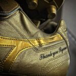 Ryoma Takeuchi Instagram - MIZUNOさん４年間本当にお世話になりました。 僕は小学３年生からずっとMIZUNOのモレリアを履いてサッカーをしてました。いつかプロ選手になってMIZUNOと契約をして自分のオリジナルのスパイクを作って貰いたいと心の中でイメージしてました。 でも僕は、結果サッカー選手にはなれなかった。 ですが2017年ドラマ陸王でMIZUNOのランニングシューズを履かせて頂き、そのご縁で契約をさせて頂き４年間一緒に走り続ける事ができました。 そして最後にこのプレゼント。 僕の小さい頃からの夢が一つ叶いました 正直めちゃくちゃ嬉しいです。こんな形で夢が叶うと思っていなかったので、ビックリしています。 またこれから夢を掴むために前進しようと思います。 mizunoのシューズは本当に良いシューズです履けばわかります。これからも made in Japan の誇りを貫いて進化し続けるMIZUNOさんを僕も応援しています。 本当にありがとうございました。 　　　　　　　　　竹内涼真 　　　 #mizuno #モレリア #soccer