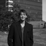 Ryoma Takeuchi Instagram - 1.26 本日　 『君と世界が終わる日にFINAL』 公開 まずは… 4年間僕と一緒に闘ってきた鈴木プロデューサーへ拍手をしてあげてください。まさか4年続くと思いませんでした。感謝です。 正直厳しい事も本当に沢山あった心が折れそうになった事も何度もあった。でも一つ言える事は、僕はこの作品から愛を学びました。 とてつもなく深い愛を、僕の財産です。 今回のキミセカFINALは僕らチームが4年間survivalして学んだ『愛』がたっぷり詰まってます。　 この『愛の物語』をどうかこの寒い冬にみなさんの心を愛で暖かくしたい…そんな気持ちです 　　　　　　　　　劇場で待ってます。 響 #君と世界が終わる日に #映画 #final