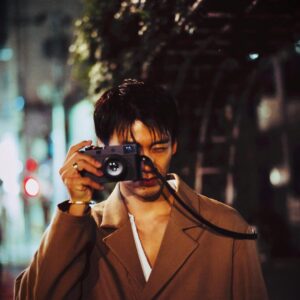 Ryoma Takeuchi Instagram - 紳士会　カメラ遊び❤️🤍

photo by  uema.t

#leica m10  summilux-m 50 mm