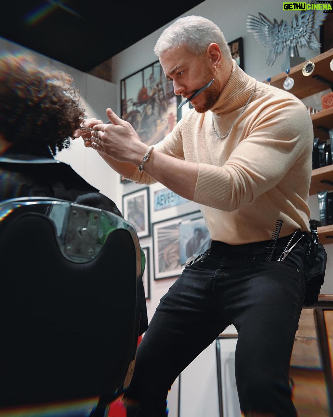 Saad Lamjarred Instagram - Explore the significance of having passionate people around you. Acknowledge their limitless energy and motivation as a priceless treasure. 🔥 #saadlamjarred1 #الله_يبارك_فعمر_سيدي #PassionFuelsInspiration #InvaluableVibes @marywilldayn Paris, France